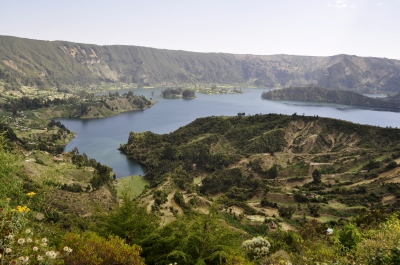  Lake view in the Wenchi Crater, Ethiopia (DeDuijn (Wikimedia))  CC BY-SA 
Informazioni sulla licenza disponibili sotto 'Prova delle fonti di immagine'